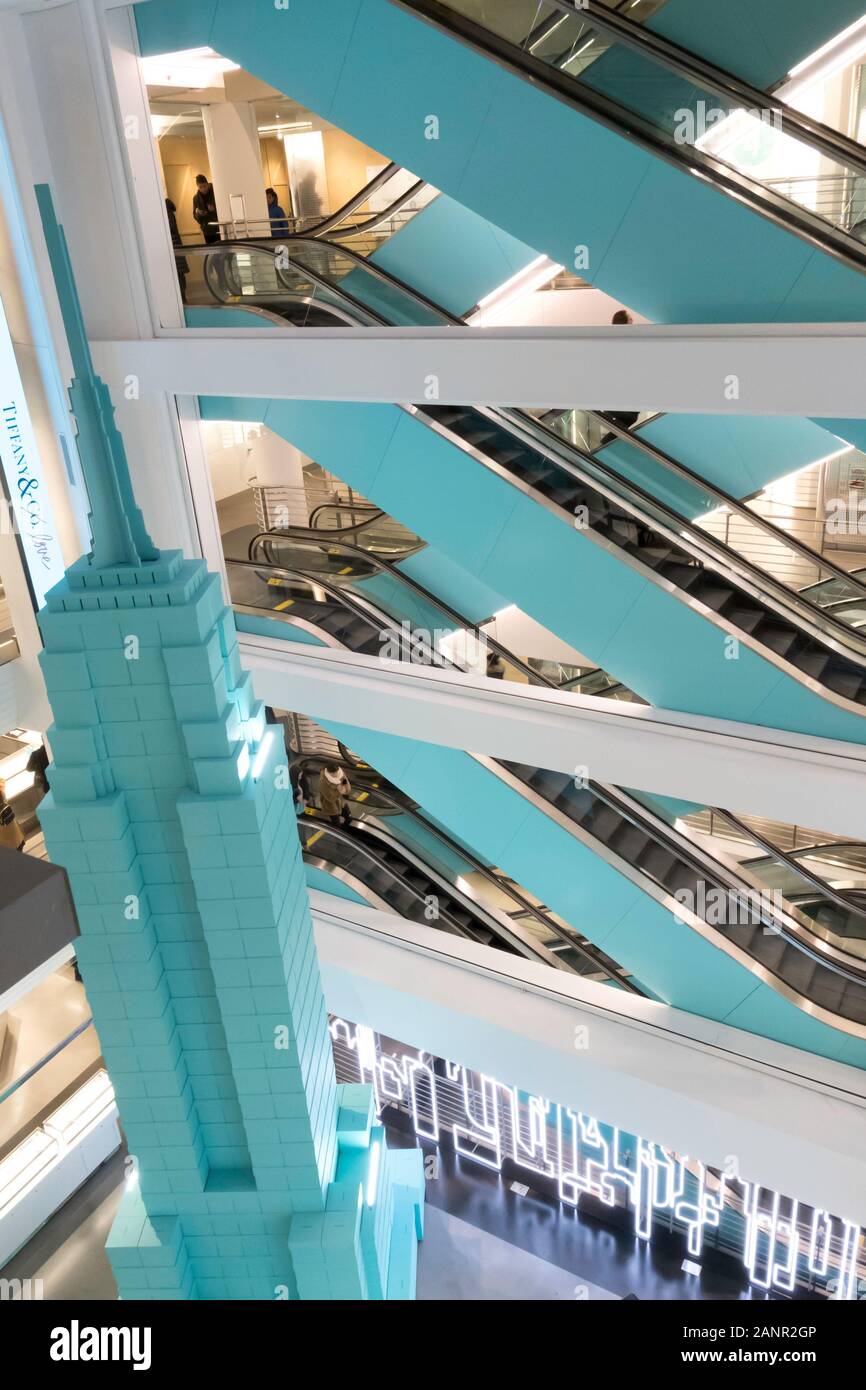 Tiffany & Co Flaggschiff ist ein Luxus Schmuck und Zubehör Shop vorübergehend an 6 E. 57th Street, New York City, USA Stockfoto