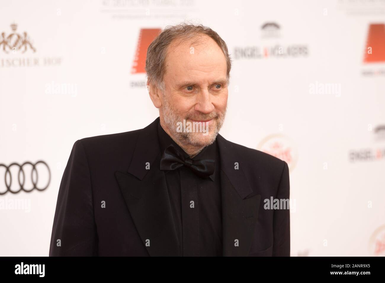 München, Deutschland. 18 Jan, 2020. Harold Faltermeyer, Komponist, kommt für die 47 Deutschen Filmball im Hotel Bayerischer Hof. Quelle: Tobias Hase/dpa/Alamy leben Nachrichten Stockfoto