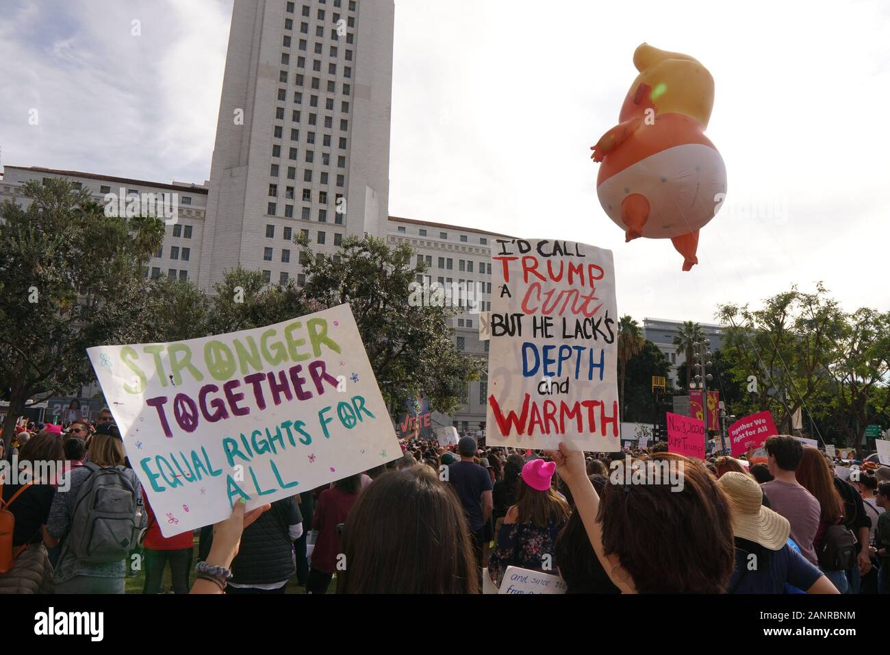 Los Angeles, Kalifornien USA 18. Januar 2020. March der Frauen Los Angeles 2020.Tausender Marsch vom Pershing Square zur Los Angeles Hall, L.A. Frau März Stockfoto