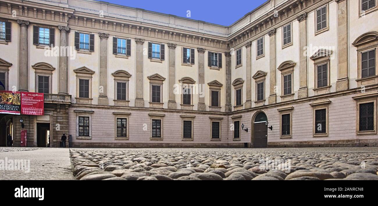 Gazzetta reale mit Palazzo reale (Königsplatz mit Königshaus) - Mailand, Italien Stockfoto