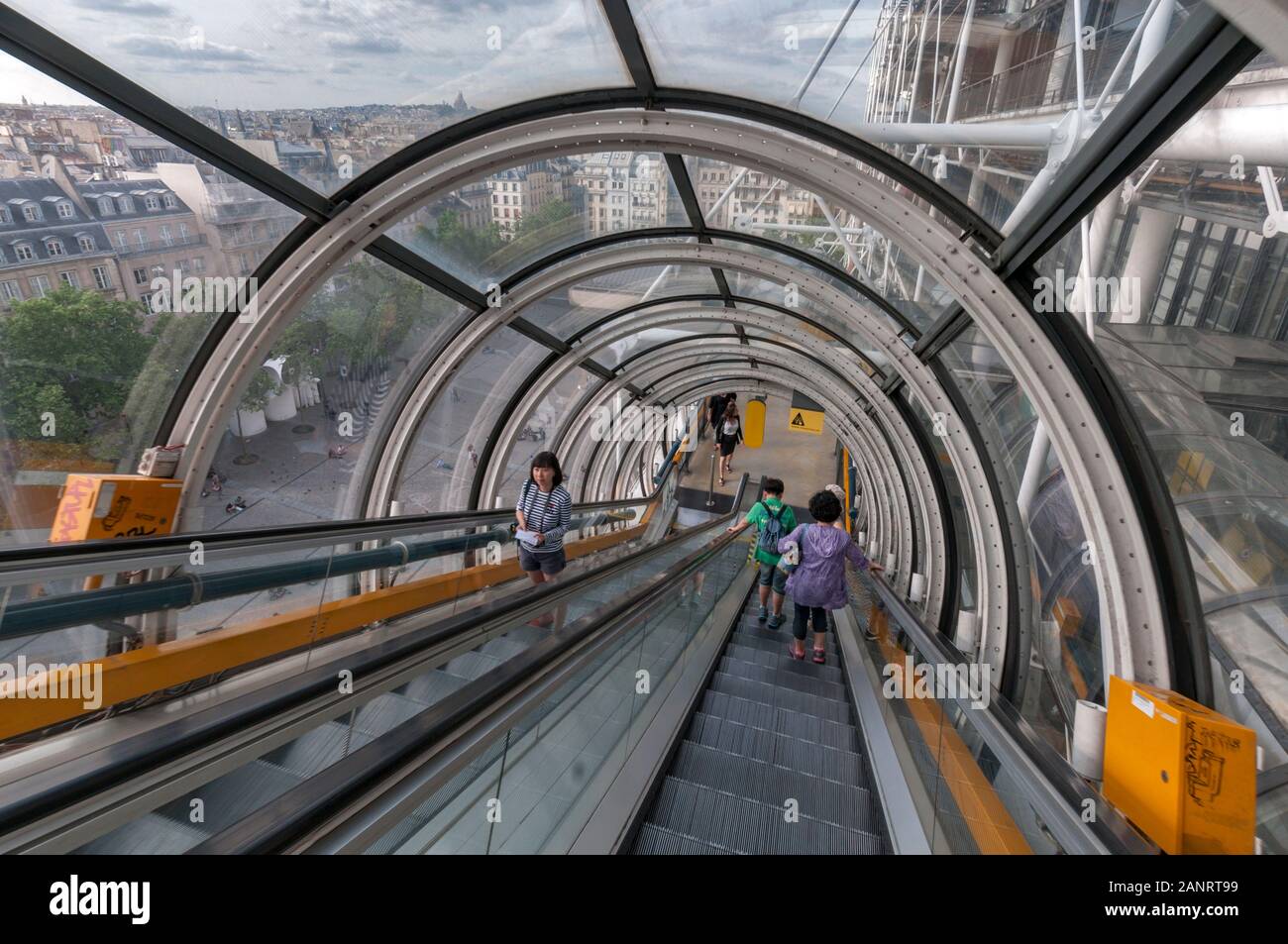 Die Rolltreppe des Centre Georges Pompidou in Paris, Frankreich. Stockfoto
