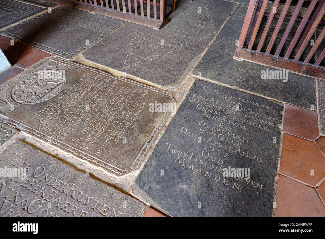 Galle, Sri Lanka - Januar 2020: Der Boden der Niederländisch-reformierten Kirche mit Grabsteinen alter niederländischer Friedhöfe im Galle-Fort am 14. Januar 2020 Stockfoto