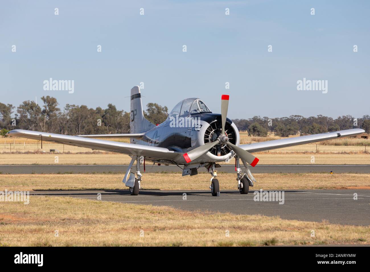 North American T-28 B Trojan Flugzeuge, die einst für die Pilotenausbildung, die von der United States Navy eingesetzt. Stockfoto