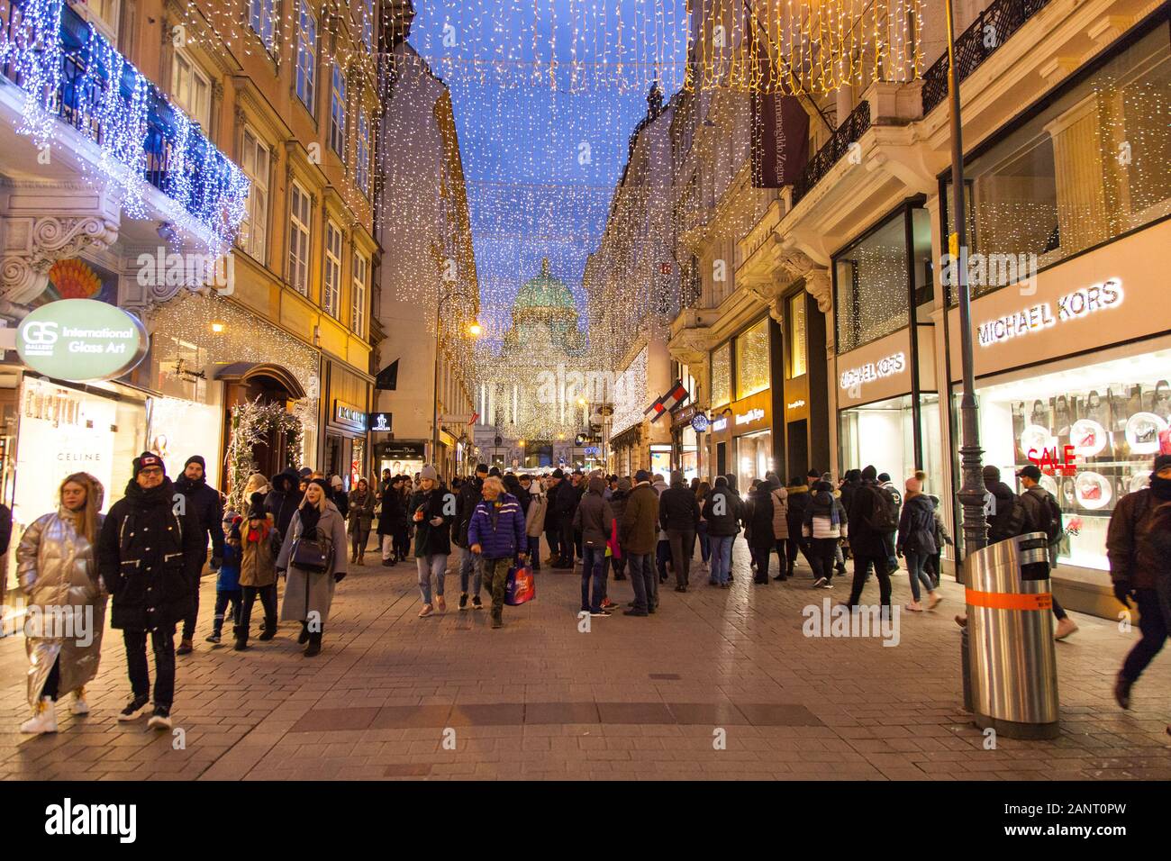 Weihnachtsbeleuchtung auf dem Kohlmarkt. Wien, Österreich. Stockfoto