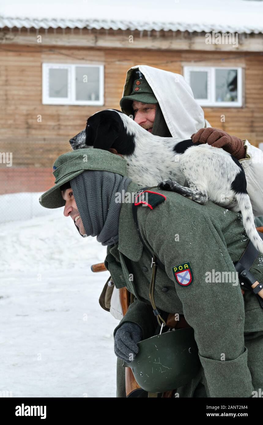 Rekonstruktion der Ereignisse des Zweiten Weltkrieges, die Teilnehmer im Winter Uniform der Russischen Befreiungsarmee auf der Seite von Deutschland. Russland, Samara Stockfoto