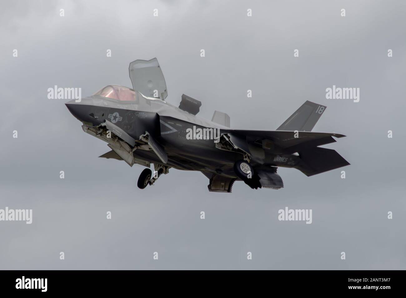 Die Senkräder der Lockheed Martin F-35B werden in RAF Fairford, Gloucestershire, Großbritannien, in den Schwund gebracht. Juli 2016 eingenommen. Stockfoto