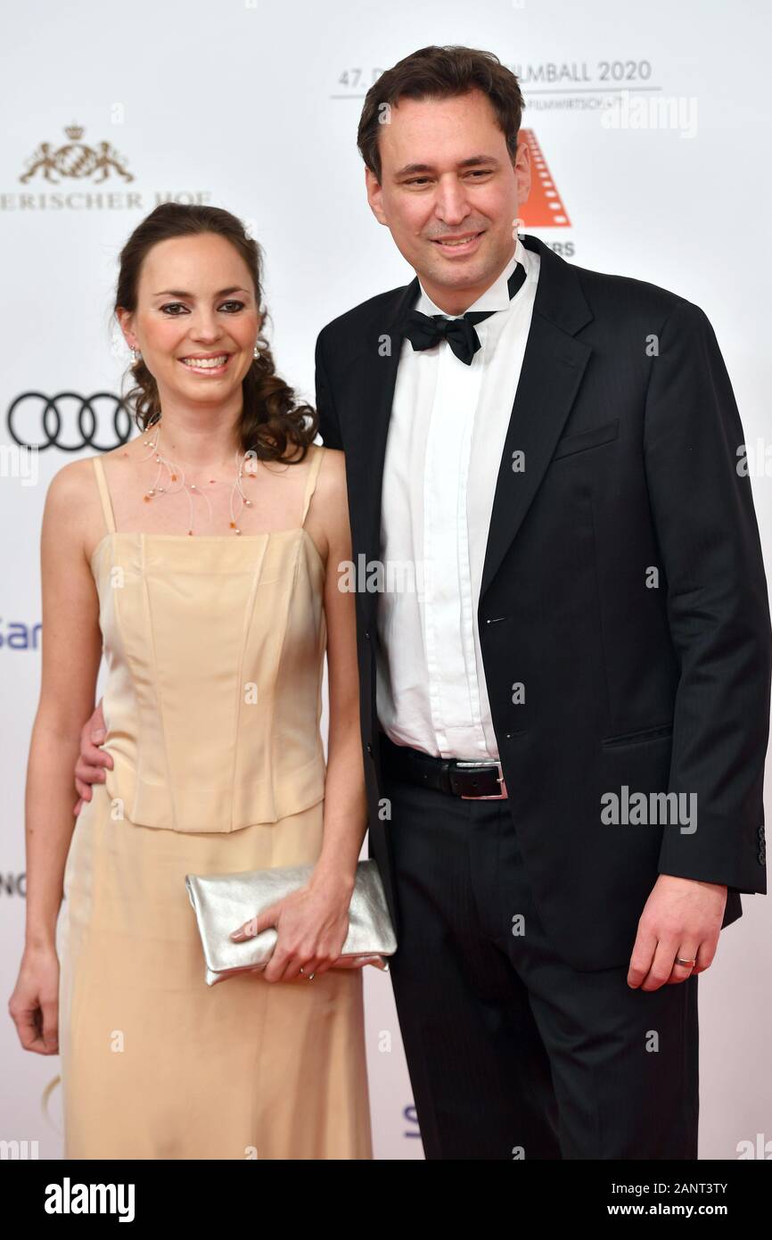 Georg Eisenreich (CSU Staatsminister) mit Frau Gerswid. 47. Deutschen Filmball Red Carpet, Roter Teppich, am 18. Januar 2020. H otel B ayerischer H, M uenche n. | Verwendung weltweit Stockfoto