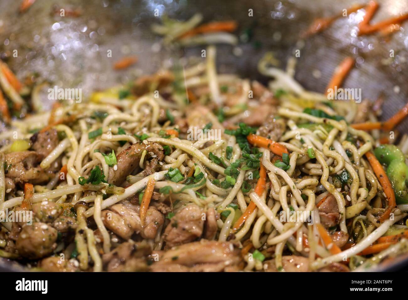 Huhn Chow Mein Stockfotos und -bilder Kaufen - Alamy