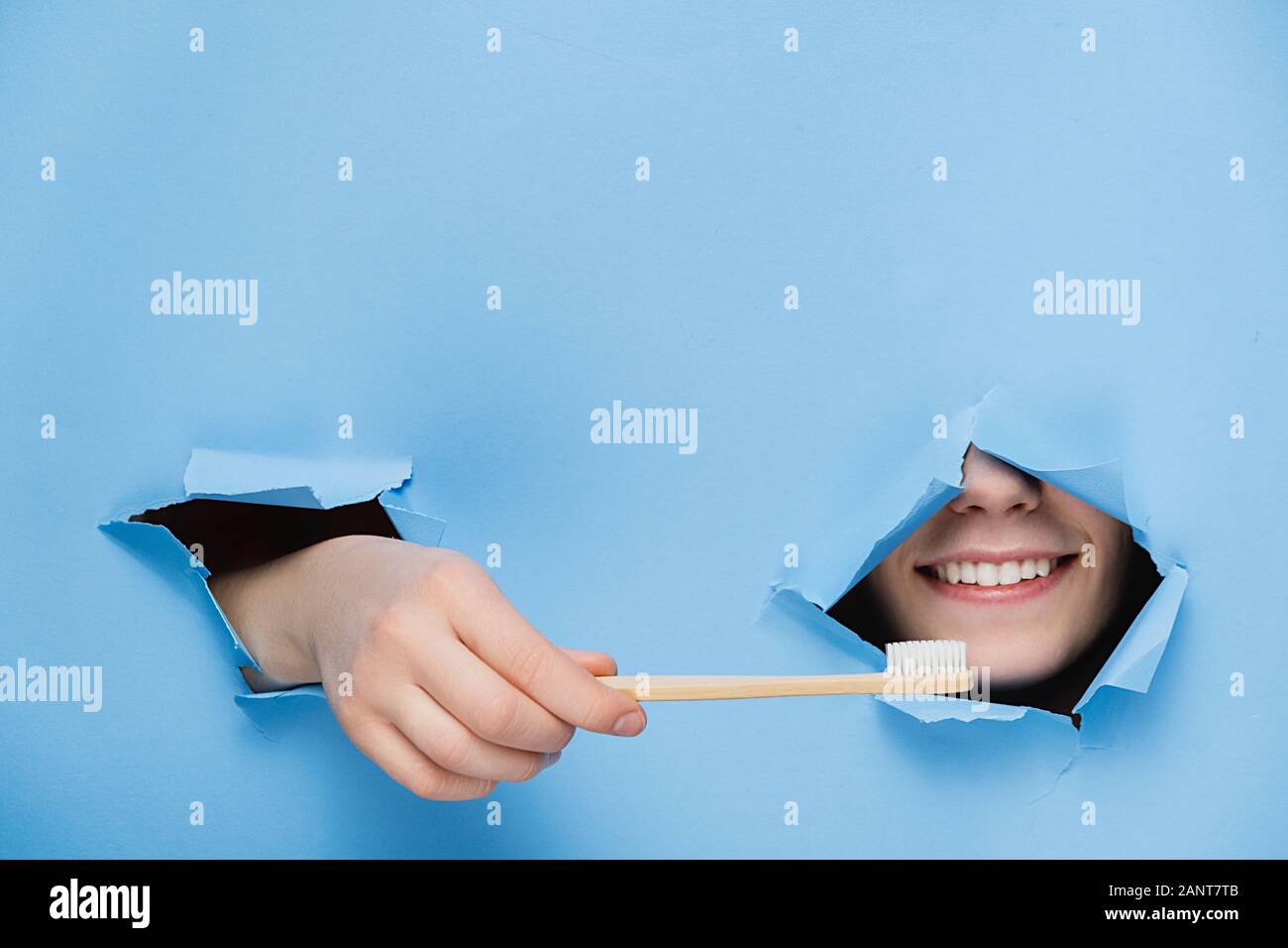 Zerrissener Zahn Stockfotos Und Bilder Kaufen Alamy