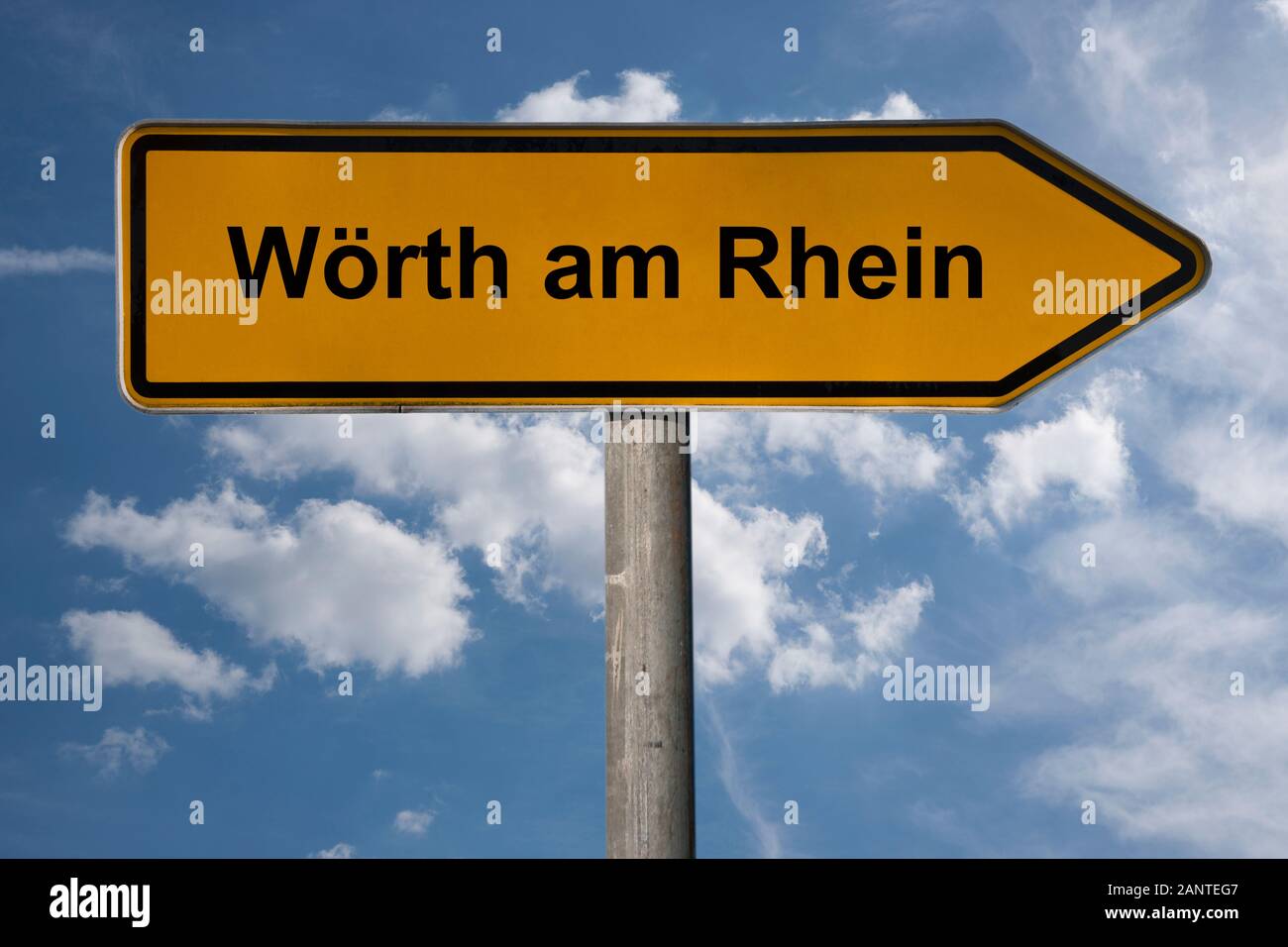 Detail Foto von einem Wegweiser mit der Aufschrift Wörth am Rhein, Rheinland-Pfalz, Deutschland, Europa Stockfoto