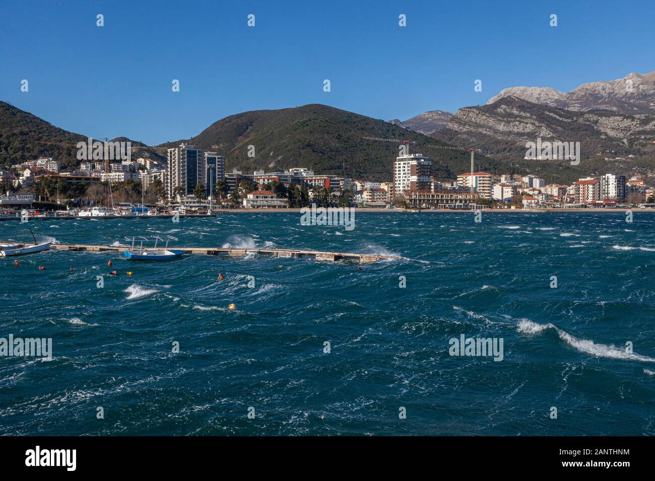 Bucht von Budva, Wind aus Hurrikan, 30. Dezember 2019 Stockfoto
