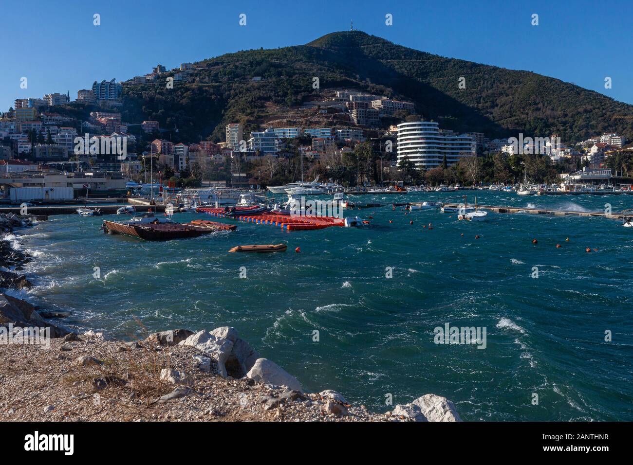 Bucht von Budva, Wind aus Hurrikan, 30. Dezember 2019 Stockfoto