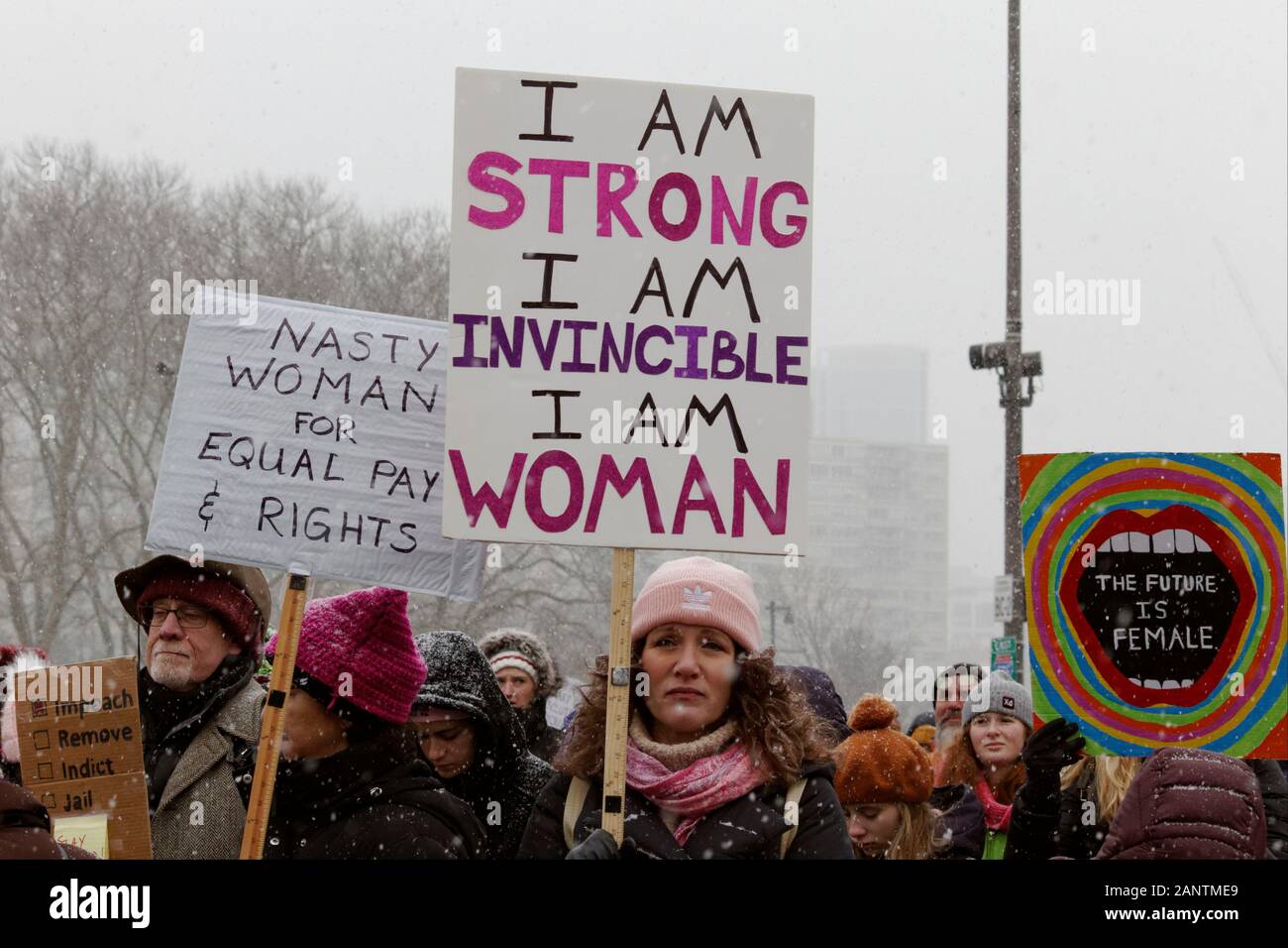 Philadelphia, PA, USA - 18. Januar 2020: Hunderte mutige ein Schneesturm für März der vierten jährlichen Frauen auf Philadelphia. Stockfoto