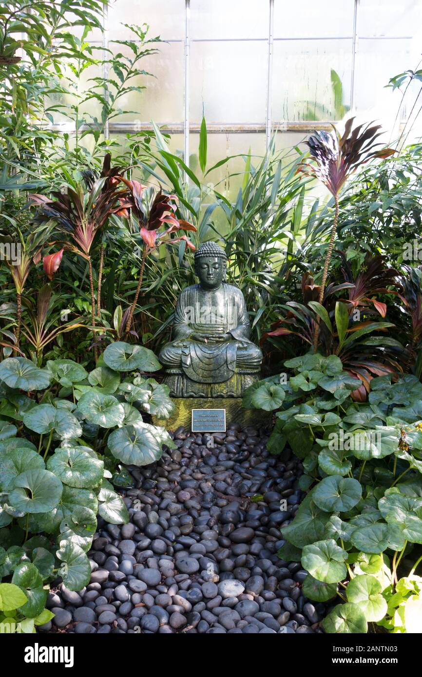 Buddha Gartenarbeit Stockfotos Buddha Gartenarbeit Bilder Alamy