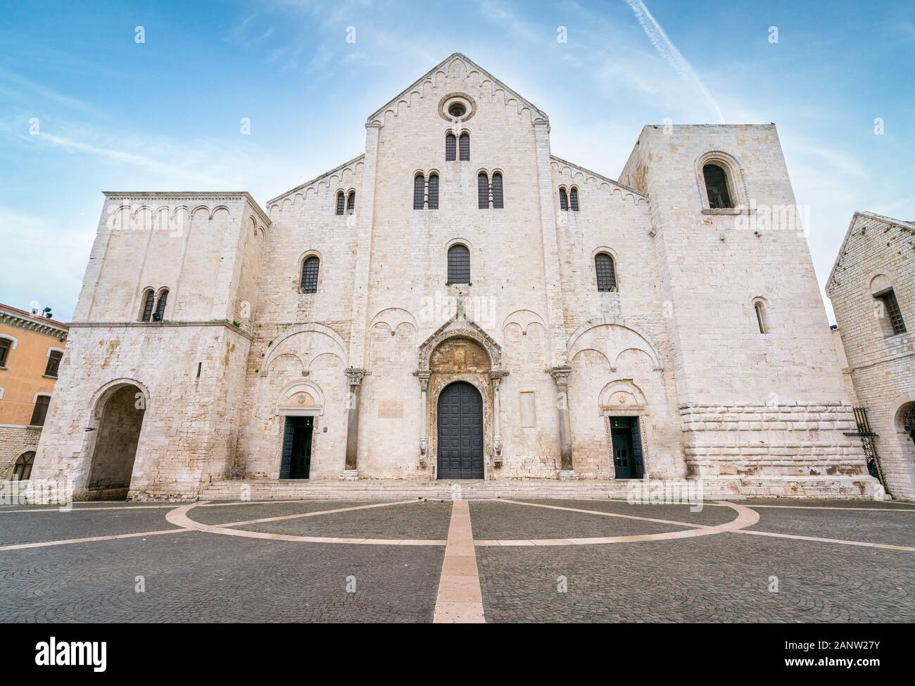 Die St.-Nikolaus-Basilika (Basilika di San Nicola) in der Altstadt von Bari. Apulien (Apulien), Italien. Stockfoto
