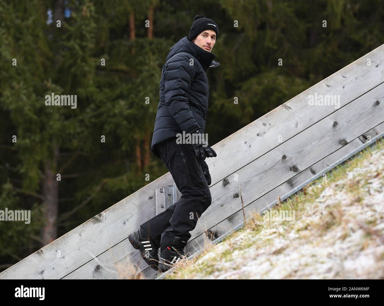 Titisee Neustadt, Deutschland. 19 Jan, 2020. Ski Nordisch/Skispringen: Weltcup Skispringen, großer Hügel, Männer: ehemalige Deutsche Skispringer Martin Schmitt, läuft die Treppe. Quelle: Patrick Seeger/dpa/Alamy leben Nachrichten Stockfoto