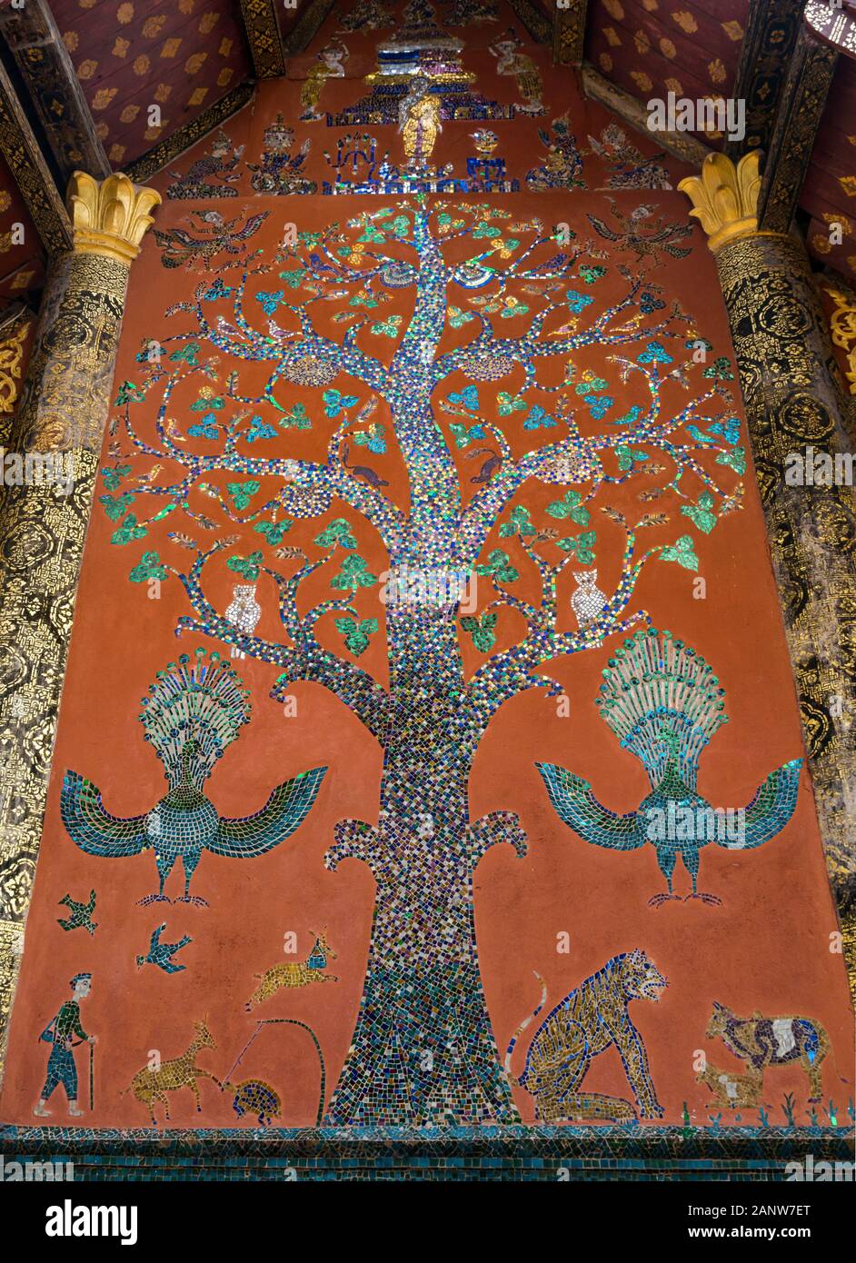 Buntes Mosaik Darstellung der Baum des Lebens, Wat Xien Thong Tempel, Luang Prabang, Laos, Südostasien Stockfoto