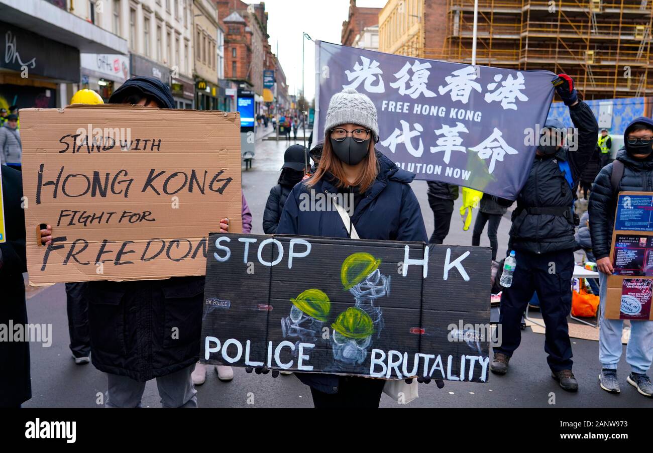 Glasgow, Schottland, Großbritannien. 19. Januar, 2020. Hong Kong Studenten und Amnesty International Stadium eine pro-demokratischen Protest auf der Sauchiehall Street im Stadtzentrum von Glasgow. Der Protest war einer von mehreren in Städten weltweit gegen die anti-demokratische Politik der Kommunistischen Partei Chinas zu protestieren. Iain Masterton/Alamy Leben Nachrichten. Stockfoto