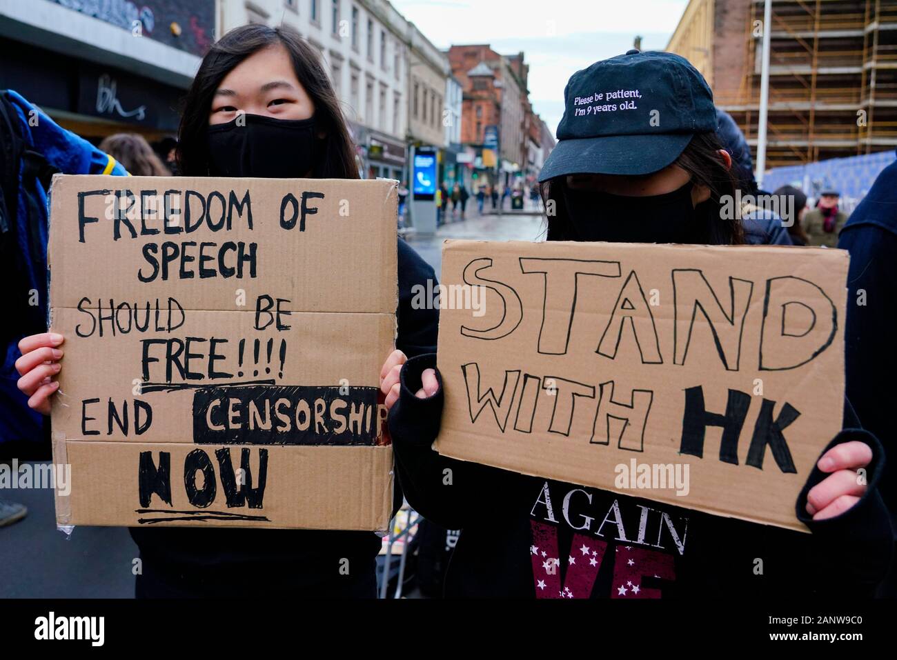Glasgow, Schottland, Großbritannien. 19. Januar, 2020. Hong Kong Studenten und Amnesty International Stadium eine pro-demokratischen Protest auf der Sauchiehall Street im Stadtzentrum von Glasgow. Der Protest war einer von mehreren in Städten weltweit gegen die anti-demokratische Politik der Kommunistischen Partei Chinas zu protestieren. Iain Masterton/Alamy Leben Nachrichten. Stockfoto