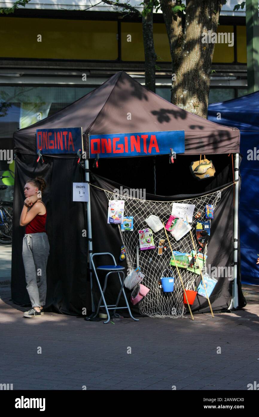Angeln gegangen - stand im Blues Straße in Järvenpää, Finnland Stockfoto