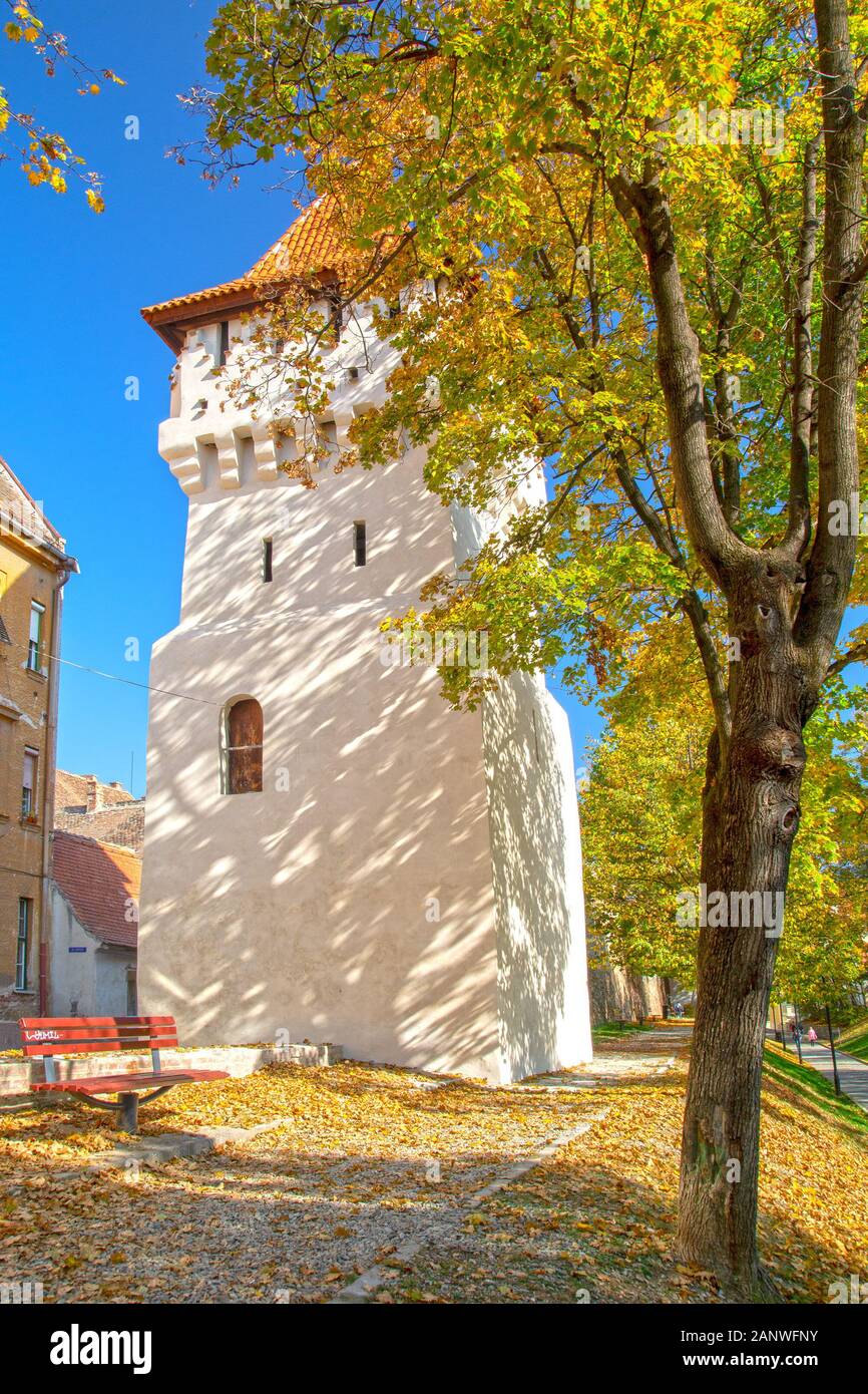Sibiu, Siebenbürgen, Rumänien, Stadtmauer und Turmbefestigung von Potters im Herbst Stockfoto