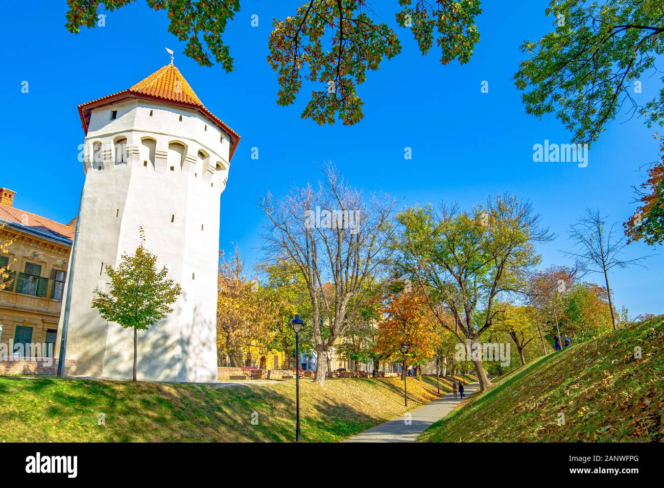 Sibiu, Siebenbürgen, Rumänien, Stadtmauer und Turmbefestigung Der Schützen im Herbst Stockfoto