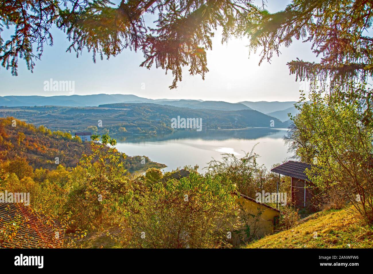 Cincis See, Kreis Hunedoara, Siebenbürgen, Rumänien in der Dämmerung Stockfoto
