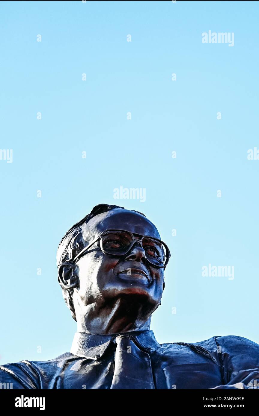 Kansas City, United States. 19 Jan, 2020. Eine Statue von Lamar Hunt steht außerhalb Arrowhead Stadium vor der AFC Championship zwischen den Tennessee Titans und Kansas City Chiefs in Arrowhead Stadium in Kansas City, Missouri am Sonntag, 19. Januar 2020. Foto von Jason Hanna/UPI Quelle: UPI/Alamy leben Nachrichten Stockfoto