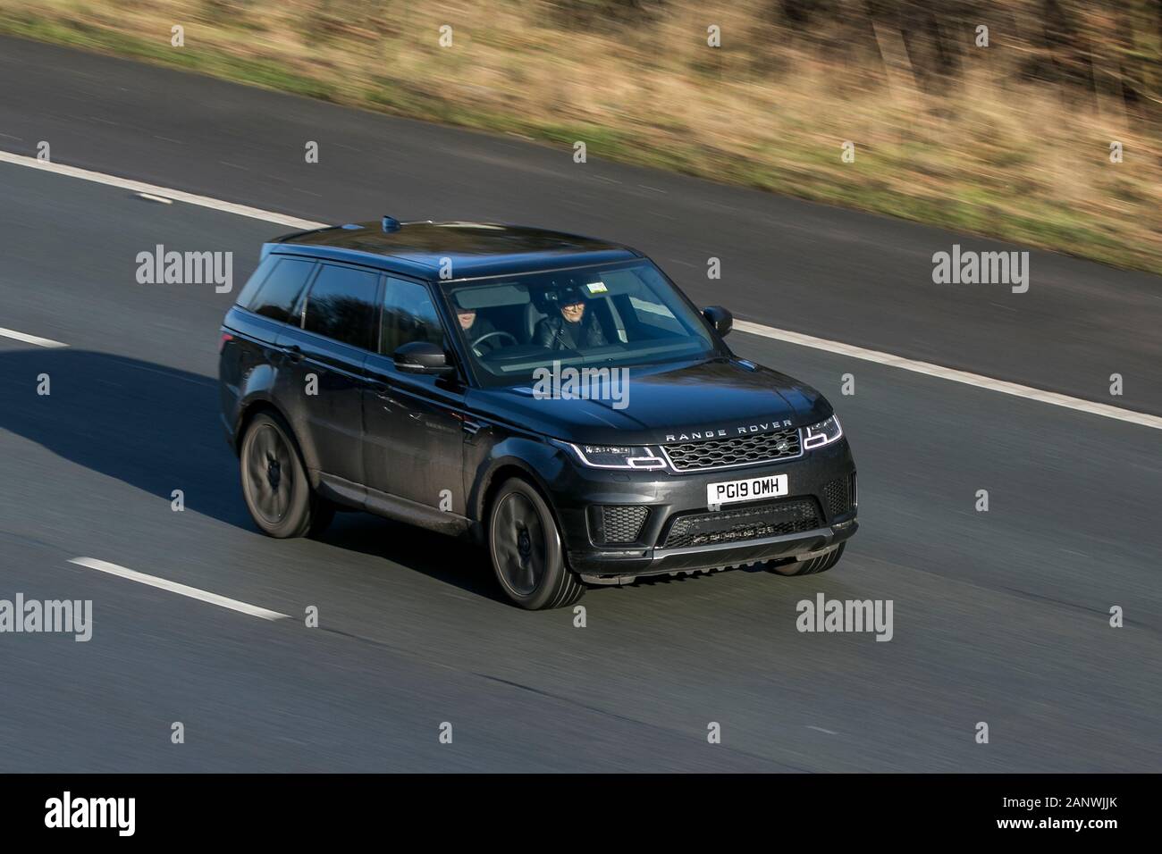 PG19OMH 2019 Land Rover Range Rover Sport Hse Sdv6 EIN schwarzer Diesel, der auf der Autobahn M6 in der Nähe von Preston in Lancashire, Großbritannien fährt Stockfoto
