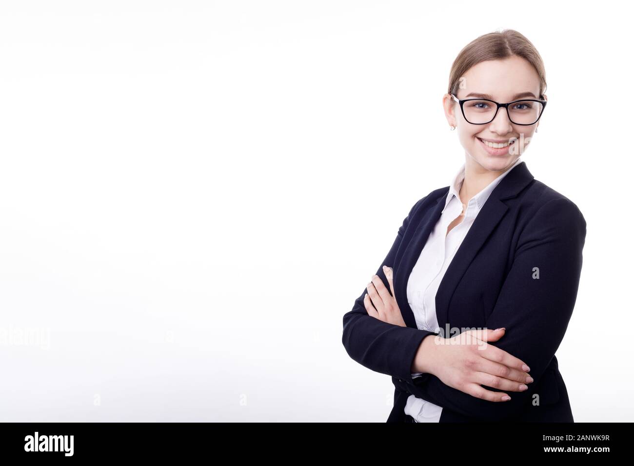 Junge hübsche Geschäftsfrau in Gläsern und Jacke Stockfoto