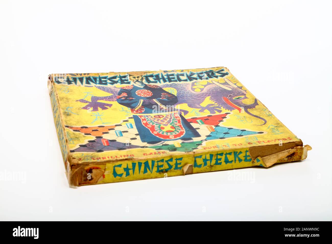 Alte schäbige Vintage chinese checkers Spiel auf weißem Hintergrund Stockfoto