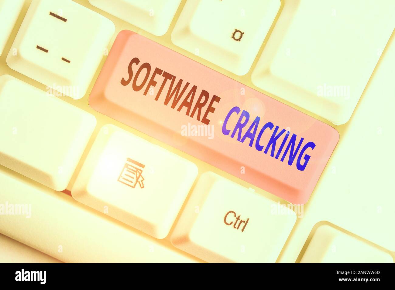 Schreiben Hinweis übersicht Software zu knacken. Business Konzept für Änderungen an der Software zu entfernen oder Deaktivieren von Funktionen Stockfoto