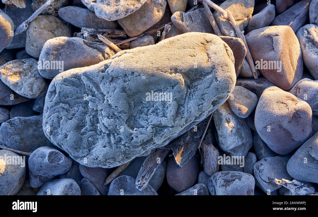 Frosty Strand close-ups auf einer South Wales Beach im Januar Stockfoto