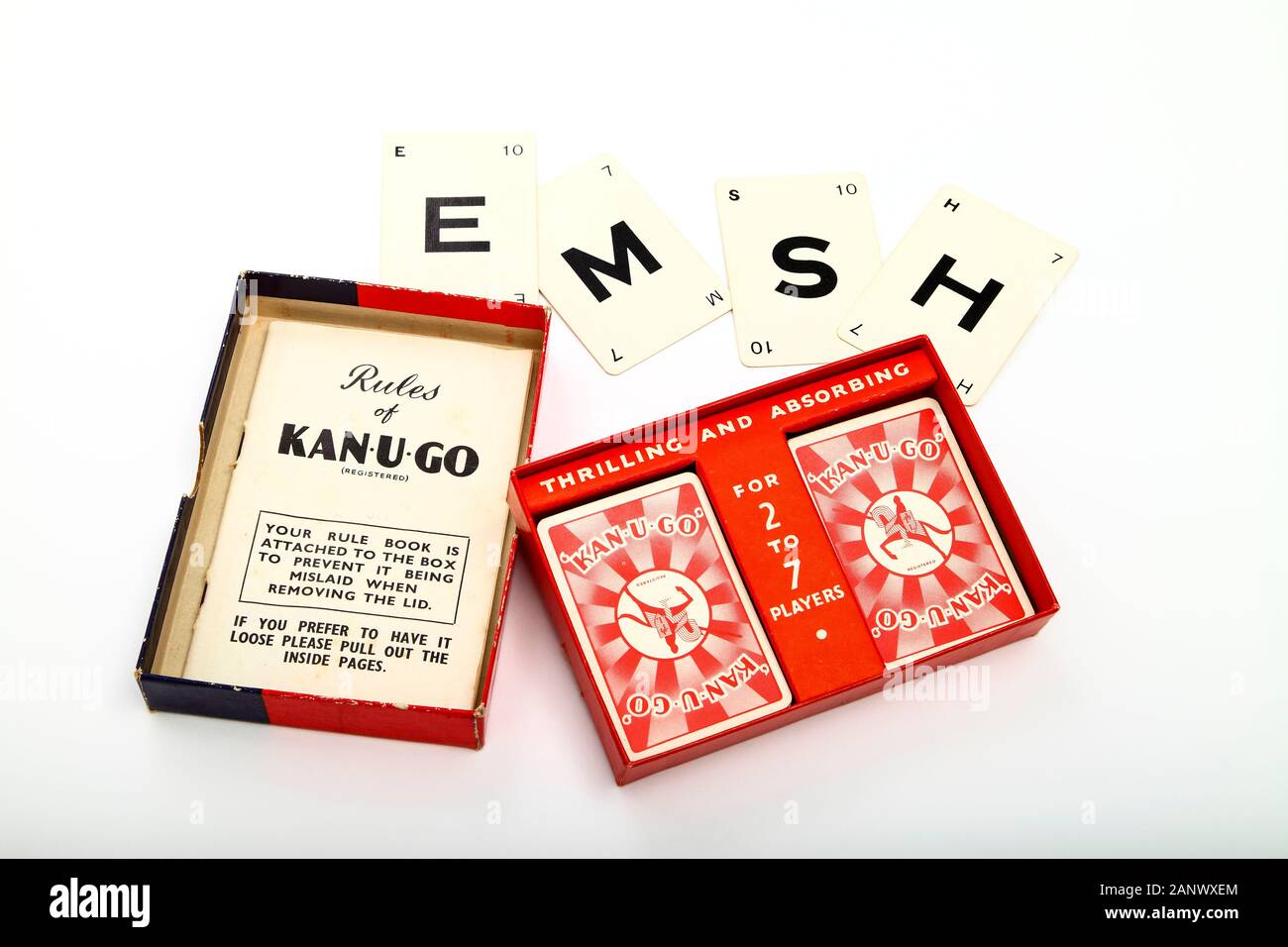 Alte vintage Kan-U-GO Kreuzworträtsel Kartenspiel ca. 1934 auf einem weißen  Hintergrund isoliert Stockfotografie - Alamy