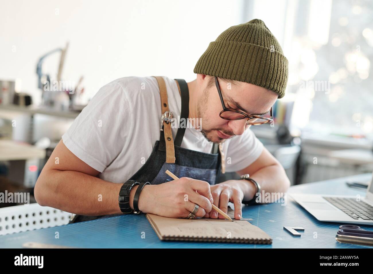 Erstellen von Design in der Werkstatt Stockfoto