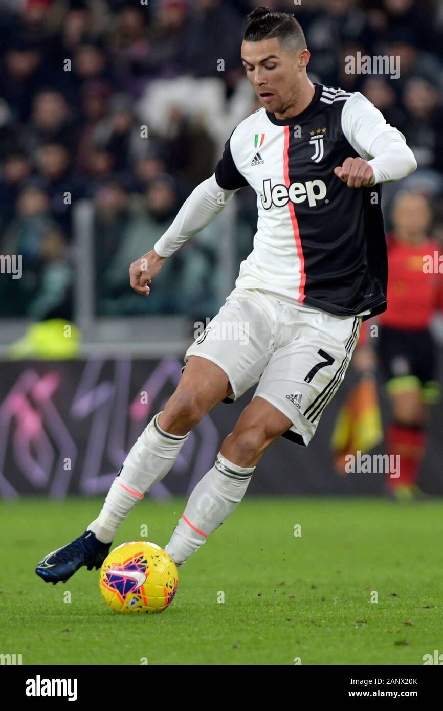 Allianz Stadion, Turin, Italien. 19 Jan, 2020. Serie A Fussball, Juventus gegen Parma; Cristiano Ronaldo von Juventus Turin am Ball - Redaktionelle Verwendung Credit: Aktion plus Sport/Alamy leben Nachrichten Stockfoto