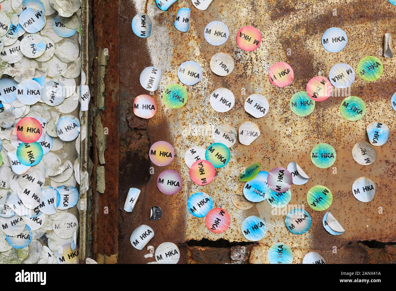 Instagram-Kunst, hergestellt von Aufklebern für den Eingang zum Museum of Contemporary Art, M HKA, im Süden von Antwerpen, Belgien. Stockfoto