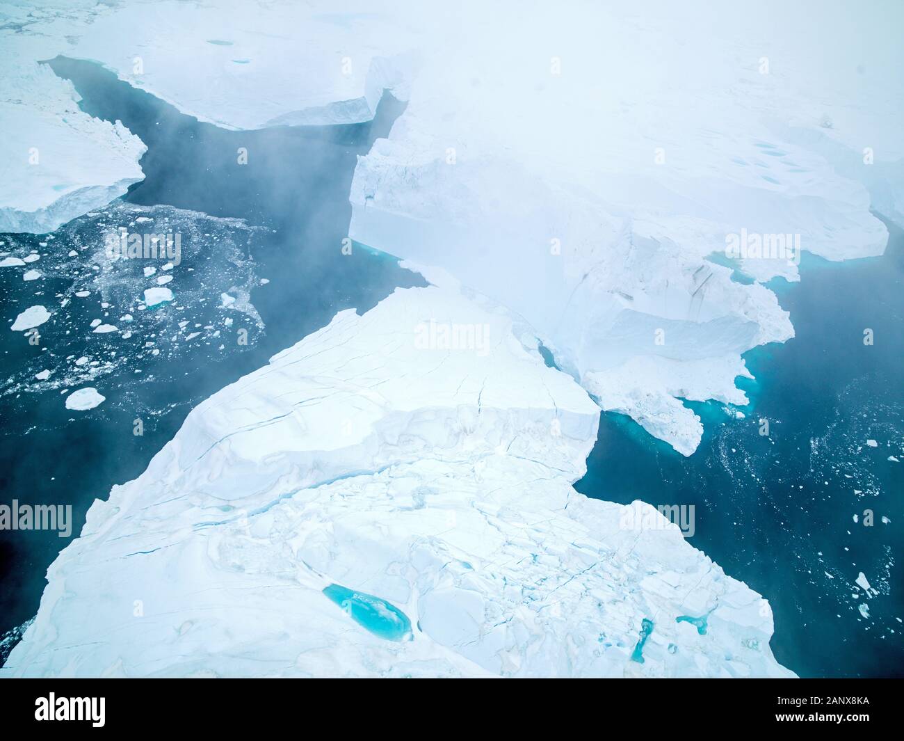 Eisberge in Grönland aus der Vogelperspektive Stockfoto