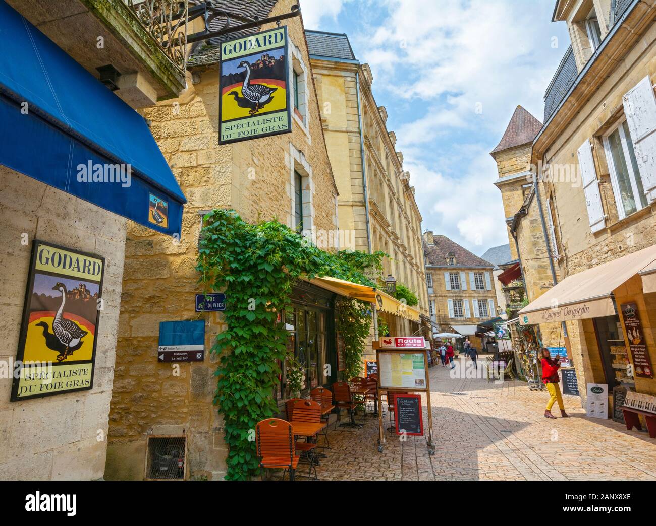 Frankreich, Dordogne, Sarlat-la-Canéda, Rue de Seze, Geschäfte seling Stopfleber und anderen Spezialitäten, restaurant, cafe Stockfoto