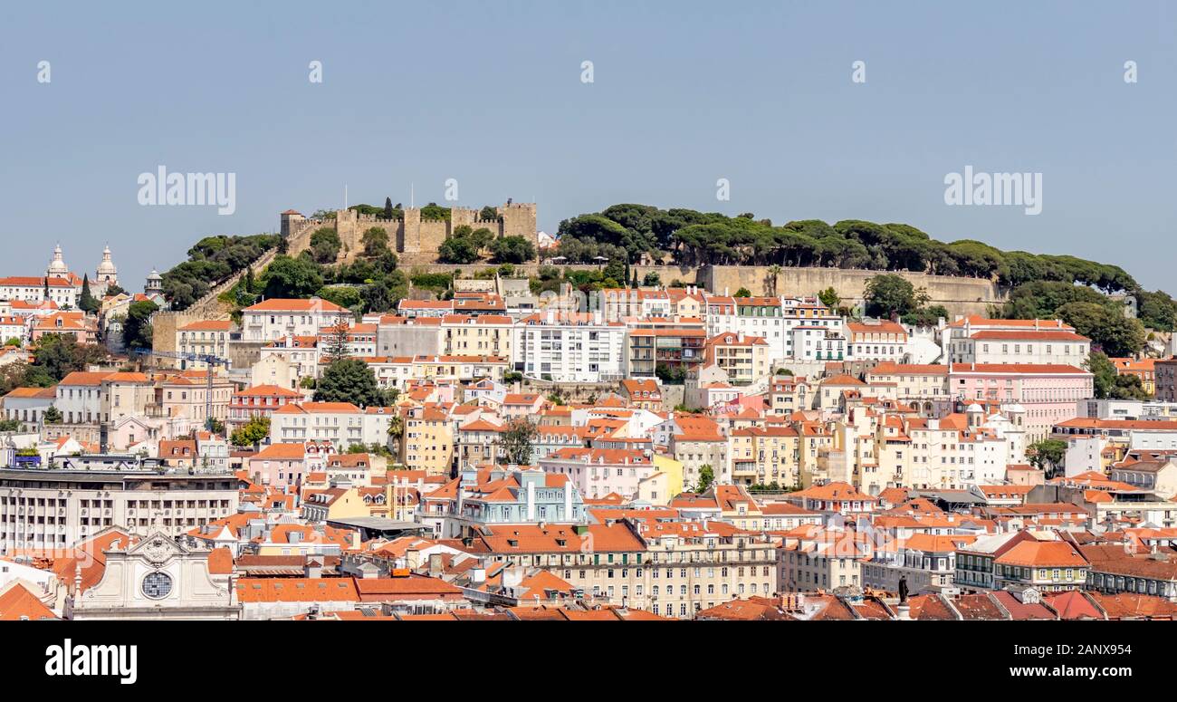 Castelo de São Jorge, Festungsanlage auf einem Hügel im Stadtzentrum von Lissabon, Portugal. Stockfoto