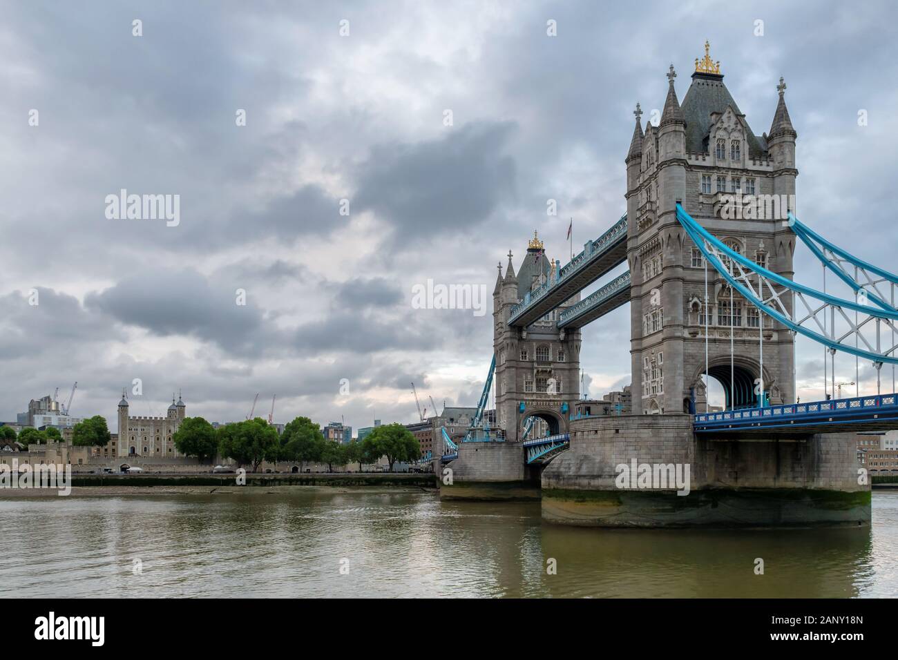 Tower Bridge bei Sonnenuntergang in London, UK. Stockfoto