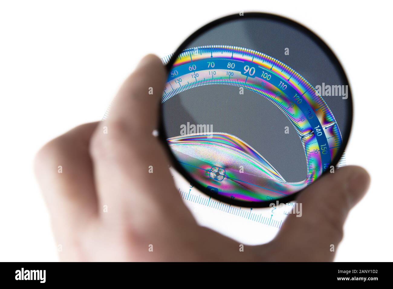 Transparenter Kunststoff Winkelmesser, fotografiert durch einen Polarisationsfilter mit polarisierter Lichtquelle. Stockfoto
