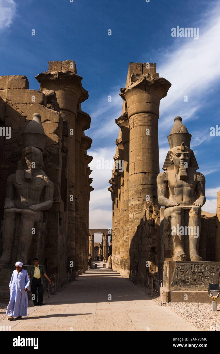 Luxor Tempel, Ramses II Halle und 2. Pylon, Luxor, Ägypten, Nordafrika, Afrika Stockfoto