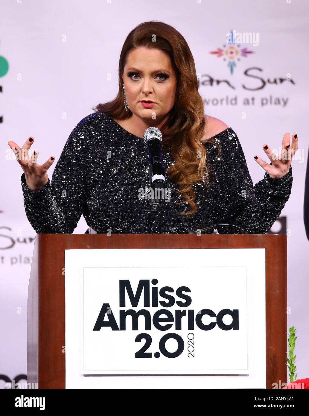 2020 Miss America Camille Schrier, Miss Virginia an der Mohegan Sun Casino Resort Arena bietet: Lauren Ash Wo: Uncasville, Connecticut, USA Wann: 19 Dec 2019 Credit: Judy Eddy/WENN.com Stockfoto