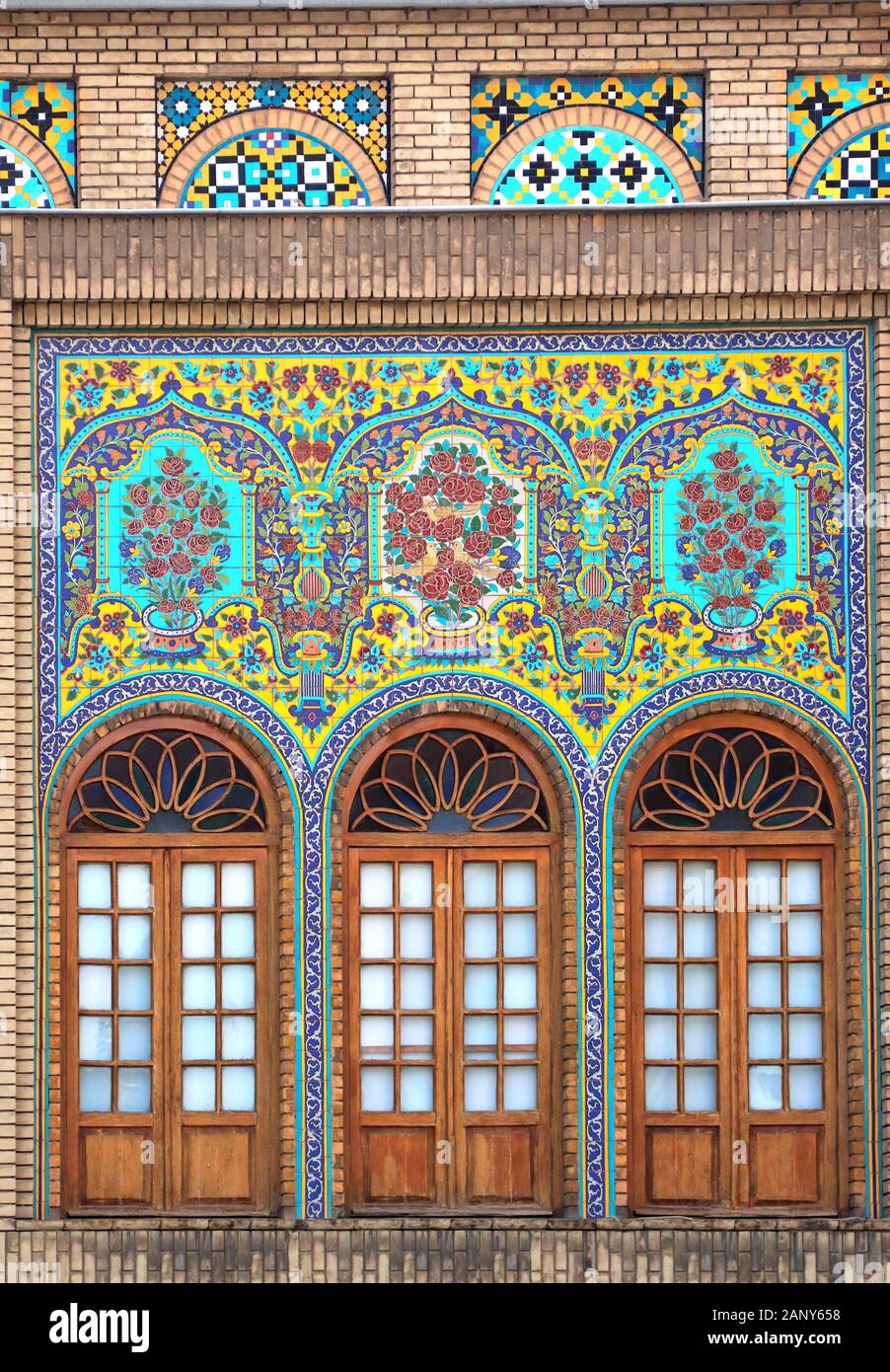 Fassade der Golestan Palast (Marble Palace, Palast der Rosen), royal Qajar komplexe inTehran, Iran. Weltkulturerbe der UNESCO Stockfoto