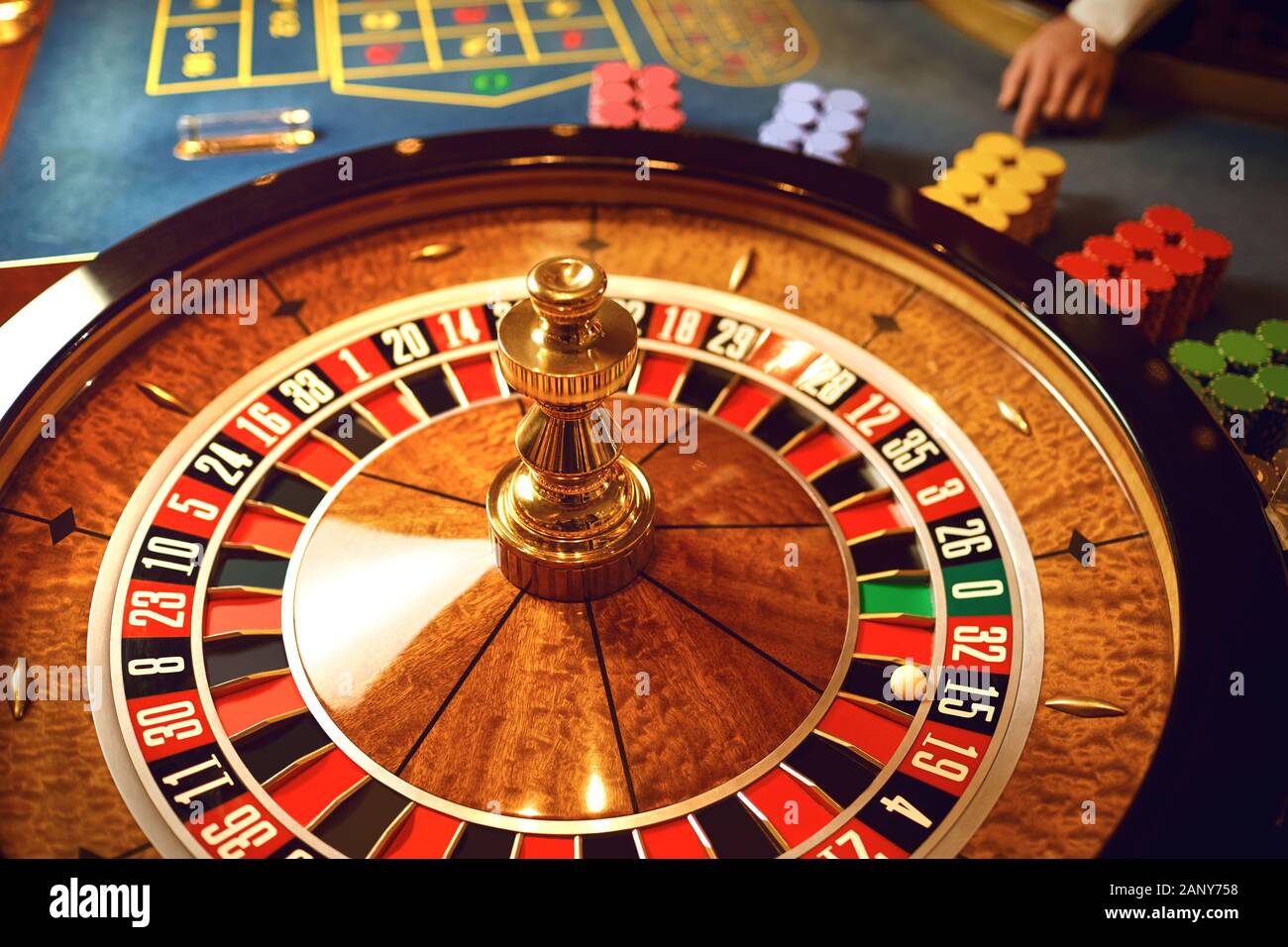 Roulette Rad am Tisch in einem Casino. Stockfoto