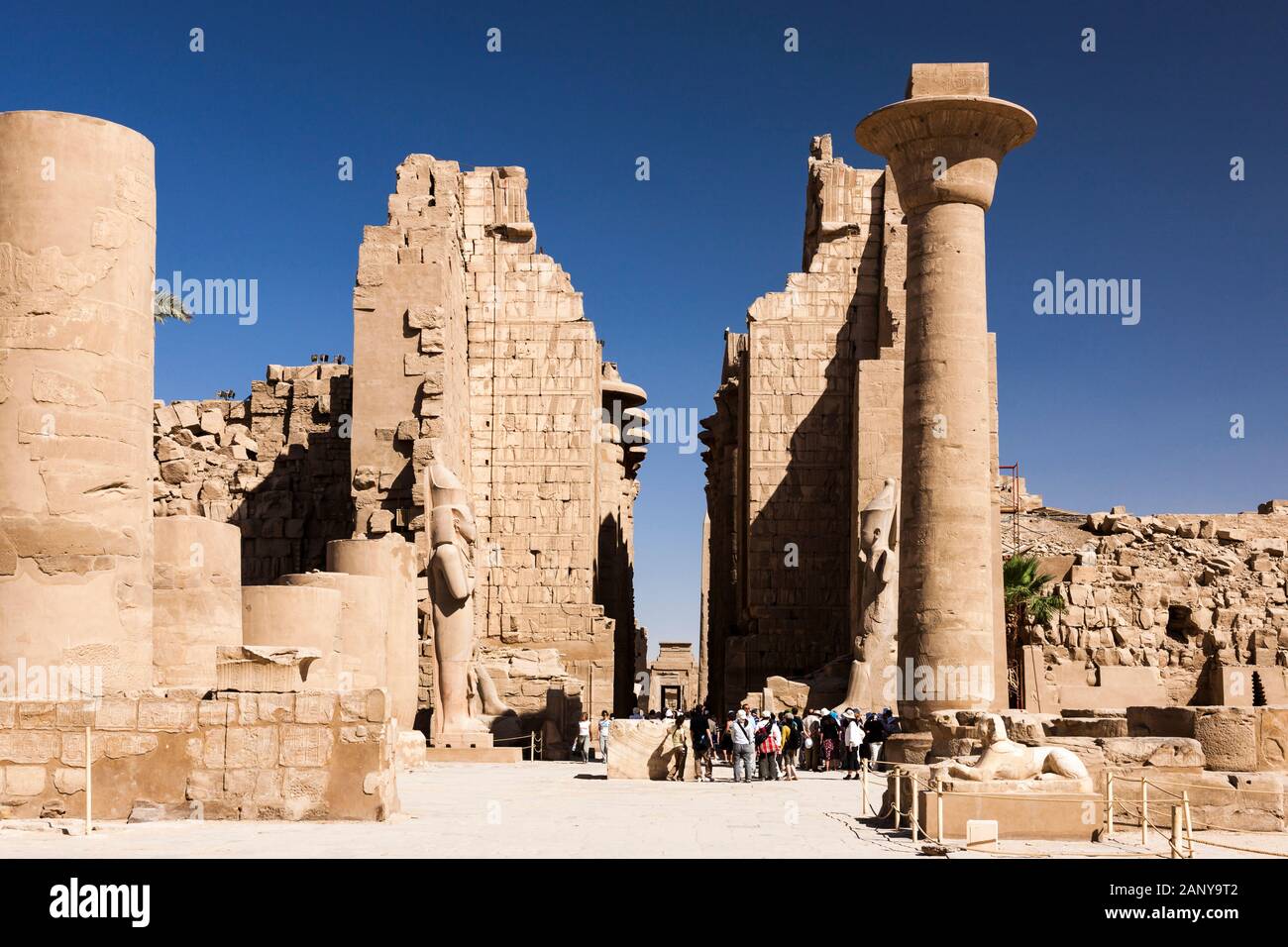 Zweiter Pylon und Große Hypostyle-Halle, Karnak-Tempel, Luxor, Ägypten, Nordafrika, Afrika Stockfoto