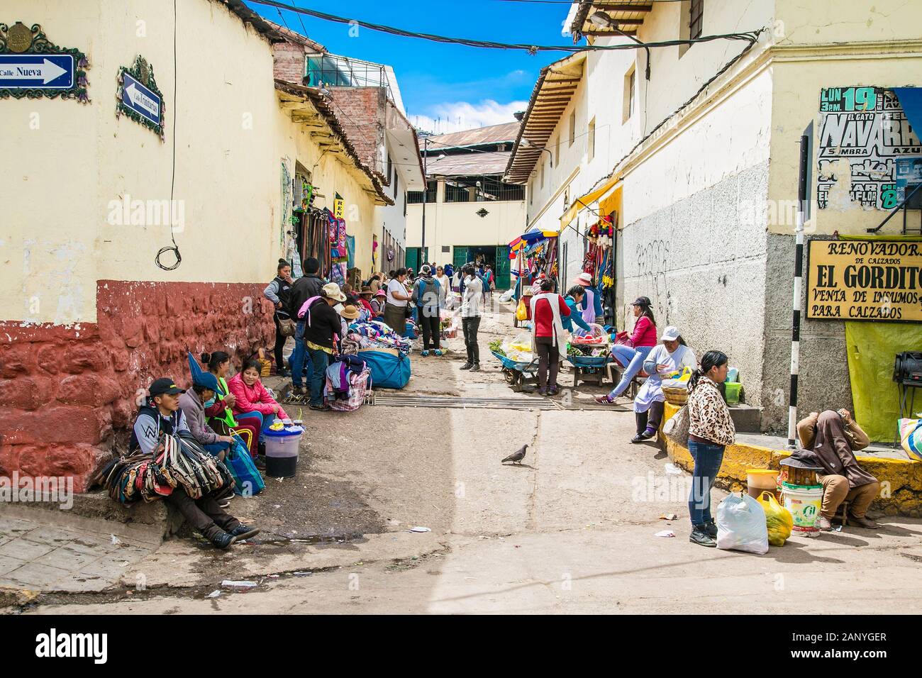Cusco, Peru - Jan 9, 2019: die Menschen auf der Straße Markt in der historischen Stadt Cusco, Peru. Stockfoto