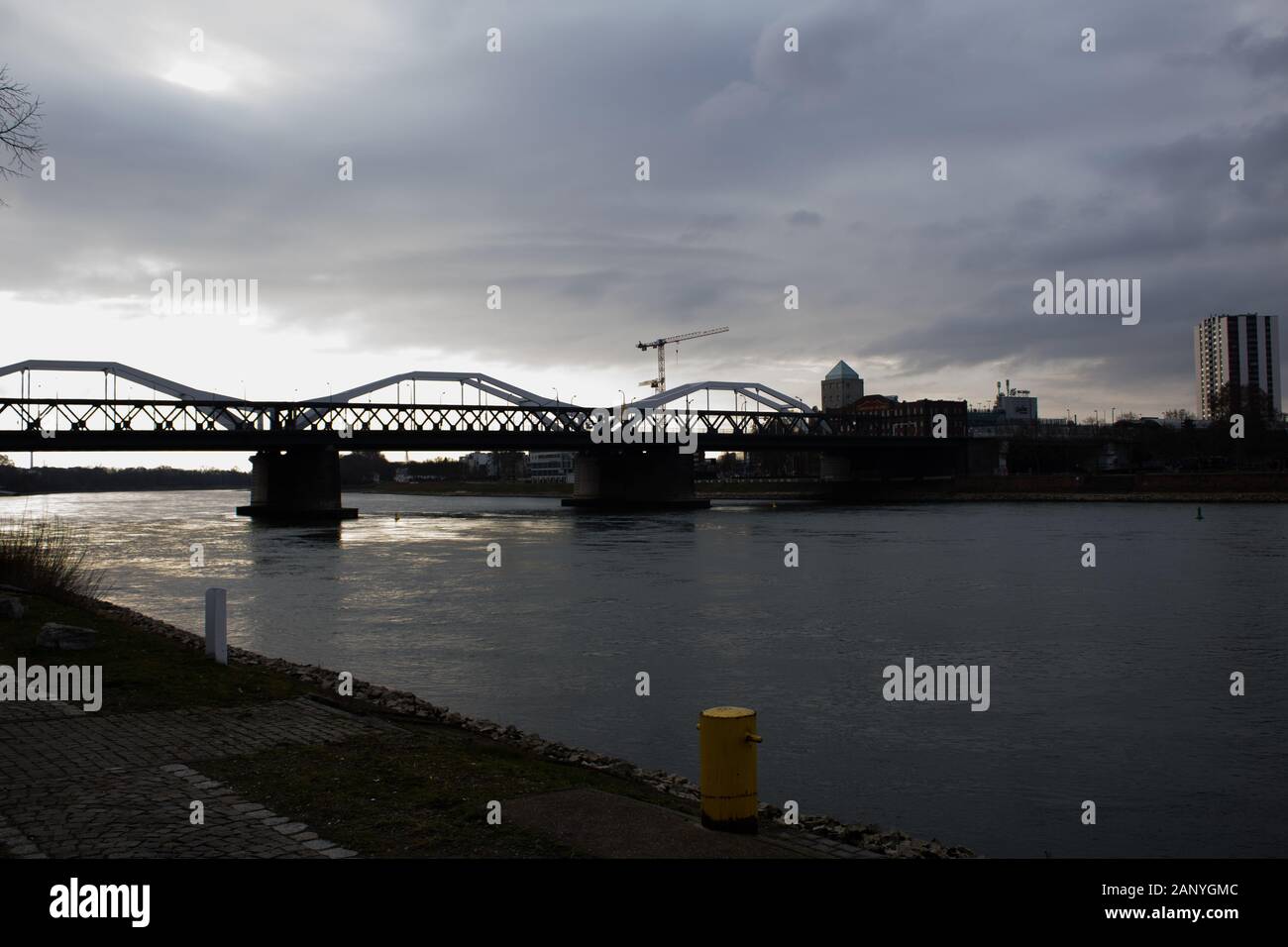 Brücke Schuß an nach unten und trübe Wetter Stockfoto