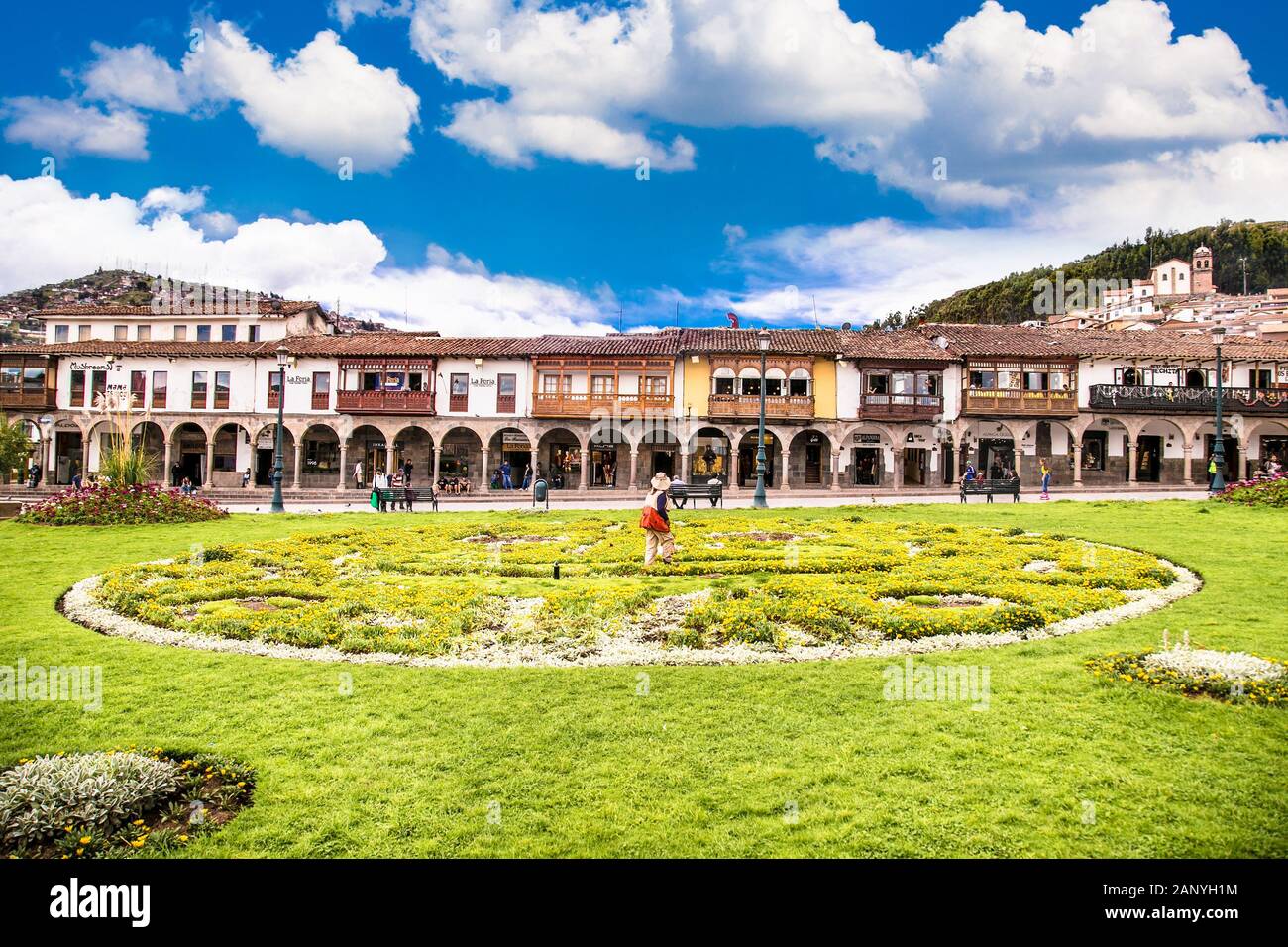 Cusco, Peru - Jan 9, 2019: Plaza de Armas Platz mit historischen Häusern, Cusco, Peru. Stockfoto